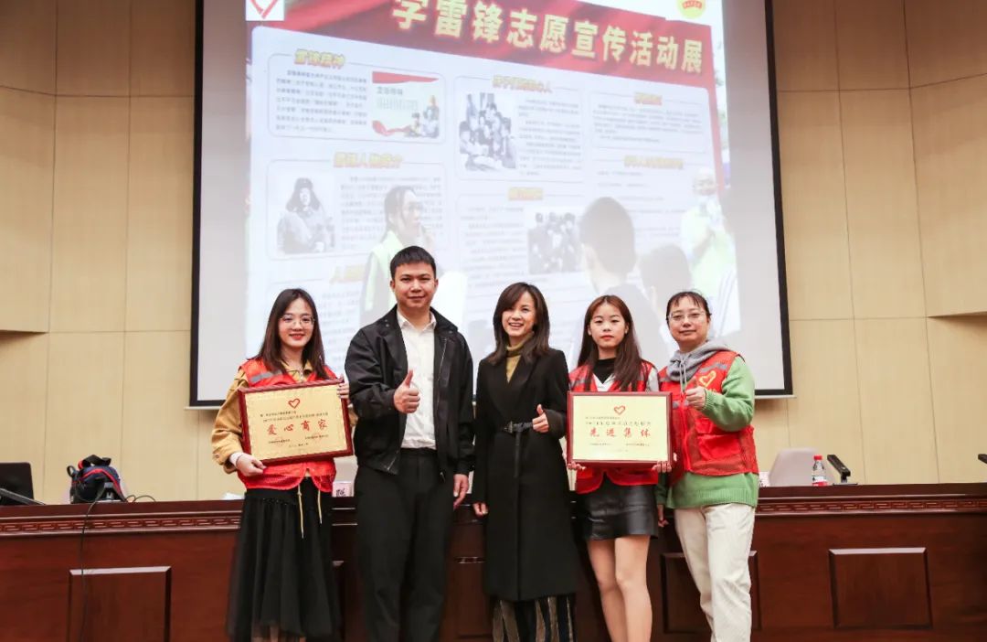 VR彩票榮獲2021年度鳳崗鎮志愿服務“先進集體”與“愛心商家”榮譽稱號